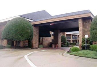 Quality Inn and Suites Searcy I-67 has Smoking rooms