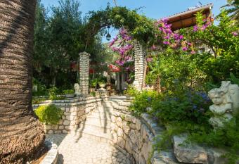 Apartments Picolo Paradiso Miljenko Debeli   has Smoking/Balcony rooms