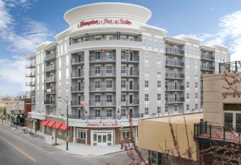 Hampton Inn & Suites Mobile-Downtown Historic District has Balcony rooms