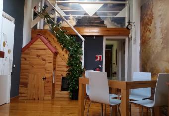 El Desv  n de San Ant  n allows 18 year olds to book a room