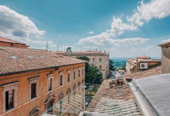 Locanda della Posta Boutique Hotel has rooms with a private hot tub