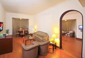 Hotel Abad Plaza has rooms with a private hot tub