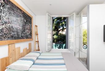 Atelier Ninette allows 18 year olds to book a room