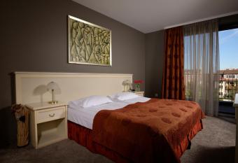 St. George Hotel has Balcony rooms