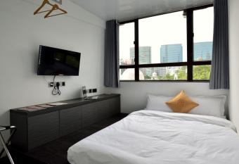 Atlas Hostel & Backpackers allows 18 year olds to book a room