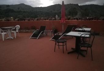 Residencia Los Conejos - Bike & Motorbike allows 18 year olds to book a room