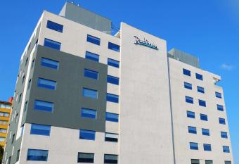 Radisson Hotel Curico allows 18 year olds to book a room