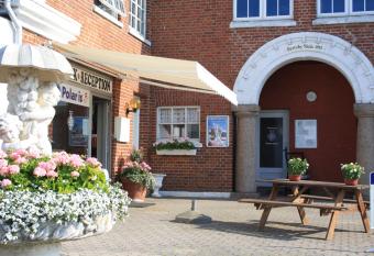 L  kken Family Camping & Guesthouse has Balcony rooms