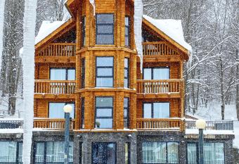 GreenWood has Balcony rooms