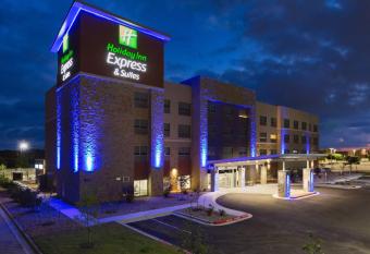 Holiday Inn Express & Suites San Marcos South By IHG allows 18 year olds to book a room