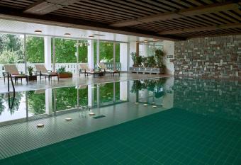 Hotel Mayer allows 18 year olds to book a room