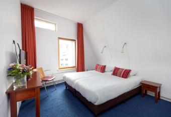 Lange Mare City Hotel Leiden allows 18 year olds to book a room