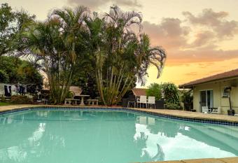 Home Away From Home Pinetown has Balcony rooms