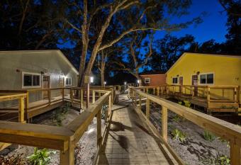 Sea Cottages of Amelia allows 18 year olds to book a room