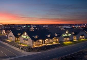 Stratford Suites Spokane Airport allows 18 year olds to book a room