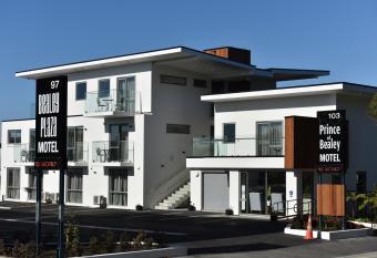 103 Prince of Bealey Motel has Balcony rooms