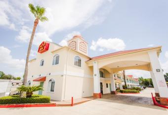 Palace Inn Beltway 8 & Westview has Smoking rooms