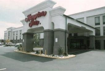 Hampton Inn Roanoke/Hollins-I-81 allows 18 year olds to book a room