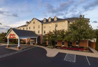 Hampton Inn & Suites State College at Williamsburg Square allows 18 year olds to book a room