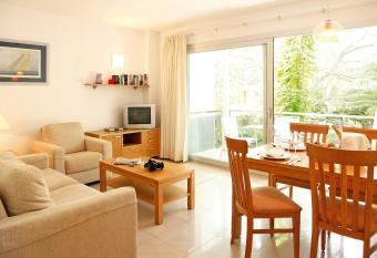 Apartamentos Miramar 2 has Balcony rooms