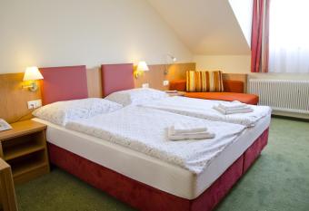 Hotel Rosner has Balcony rooms