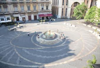 Mandalarose has Smoking rooms