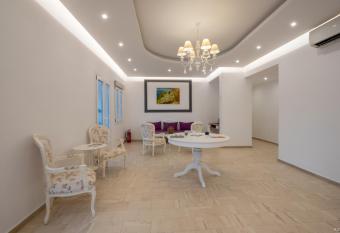 Anamar Santorini allows 18 year olds to book a room