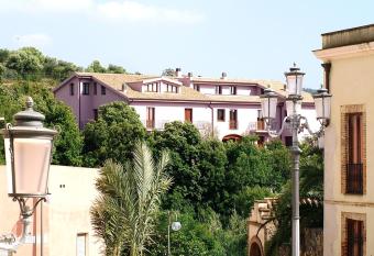 Residenza Locci - Rooms & Apartments has Balcony rooms