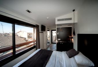 Central Hotel allows 18 year olds to book a room