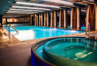 City Gardens Hotel & Wellness allows 18 year olds to book a room