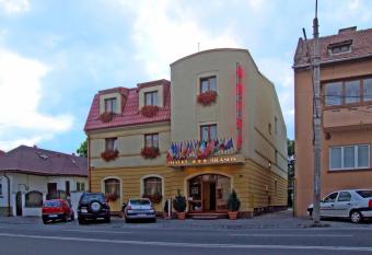 Hotel Brasov allows 18 year olds to book a room