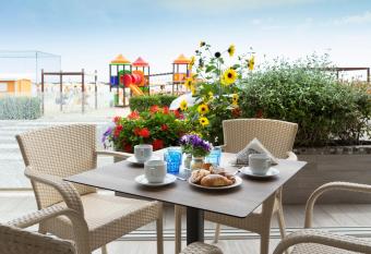 Hotel Riviera has Balcony rooms