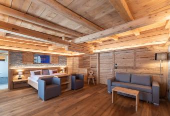 Hotel Crusch Alba Swiss Lodge Zernez has Balcony rooms