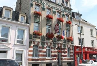 Hotel Napol  on allows 18 year olds to book a room