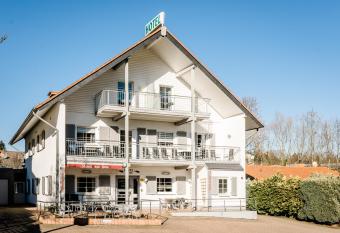 Hotel am See allows 18 year olds to book a room
