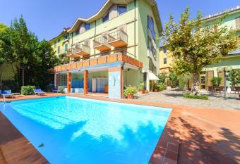 Hotel Cappelli has Balcony rooms
