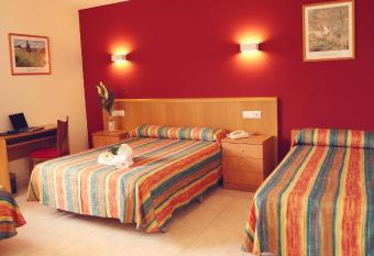 Hotel Europa de Figueres allows 18 year olds to book a room