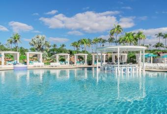 The Coral at Atlantis allows 18 year olds to book a room