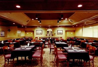 Piccadilly Inn Airport has Balcony rooms