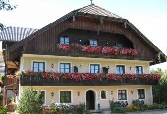 Hoferbauergut allows 18 year olds to book a room