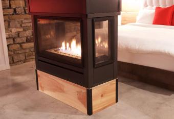 Rawdon Golf Resort has rooms with a private hot tub