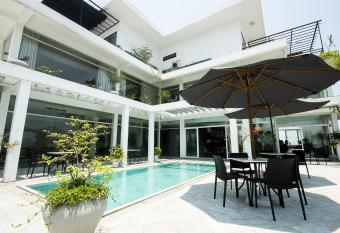 Danang Boutique Hotel has Smoking/Balcony rooms