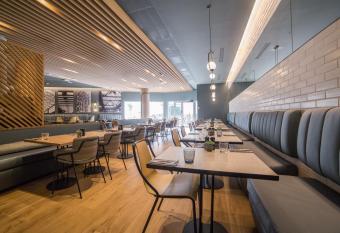 Courtyard by Marriott Paris Arcueil has Balcony rooms