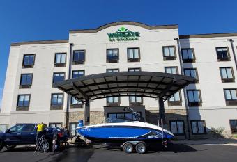 Wingate by Wyndham Page Lake Powell allows 18 year olds to book a room