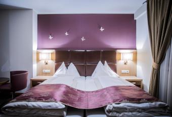 Hotel Flair allows 18 year olds to book a room