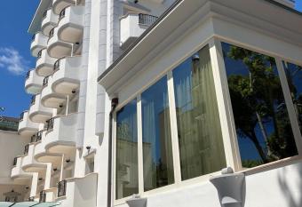 Hotel Gallia Palace has Balcony rooms