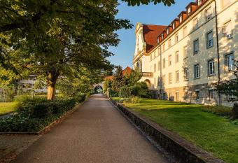 Kloster Maria Hilf allows 18 year olds to book a room