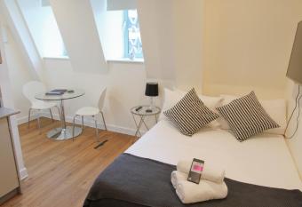 Prince Street Studios allows 18 year olds to book a room