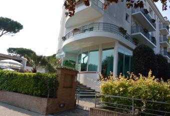 Hotel Alisei allows 18 year olds to book a room