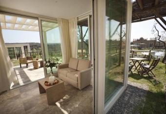 Di Toscana Holidays allows 18 year olds to book a room